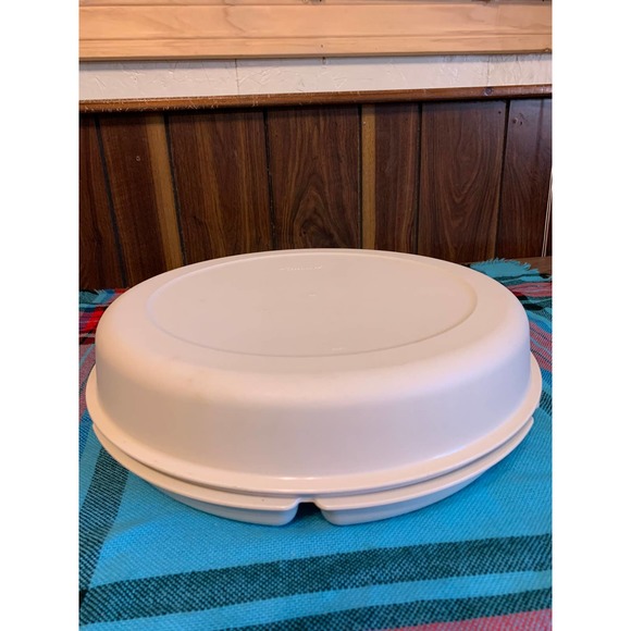 Tupperware divided vegetable chip and dip tray with lid - Picture 8 of 14